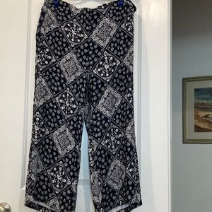 LOFT Navy and White Patterned Wide Leg Pants Light and Flowy - Never Worn